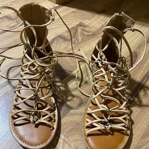 American eagle tie up sandel